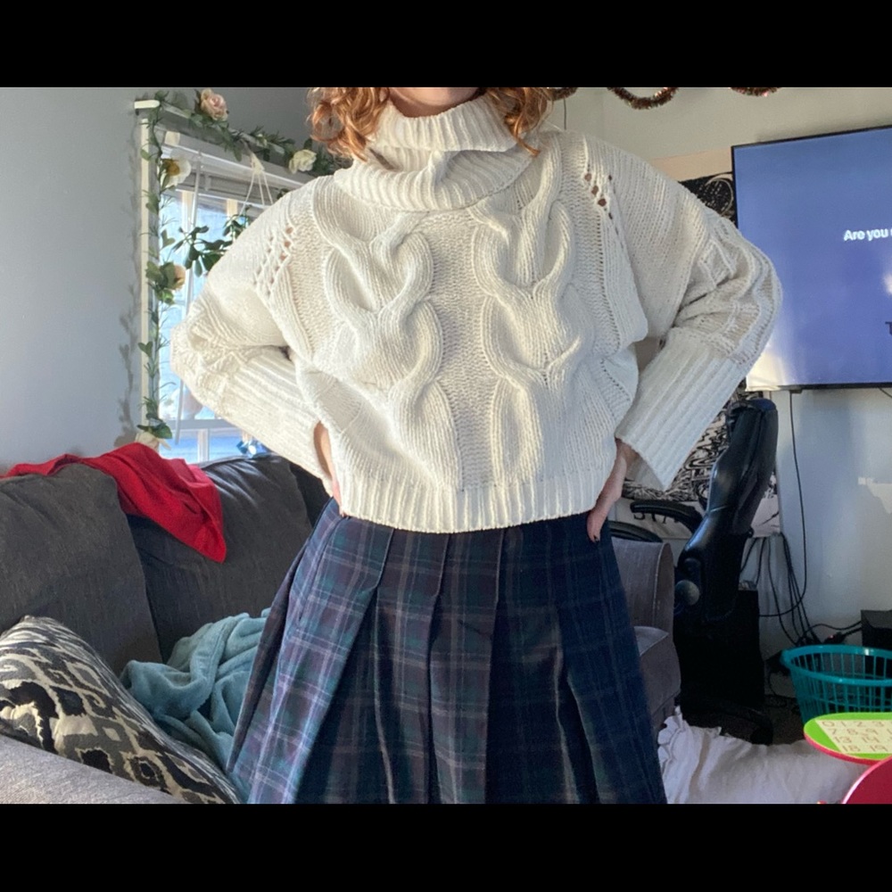 White turtle crop. Size M